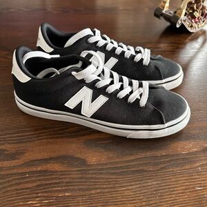 New Balance Men's Black and White Sneakers